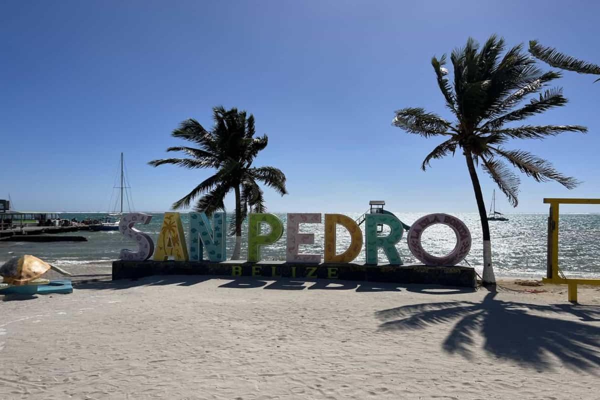 Residences At Barrier Reef 4C Oceanview 2 Bedroom By Stay Floreo San Pedro  Exterior photo